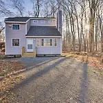 Tobyhanna Home With Fire Pit, 4 Mi To State Park!
