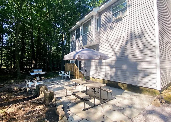 Tobyhanna Home With Fire Pit, 4 Mi To State Park!
